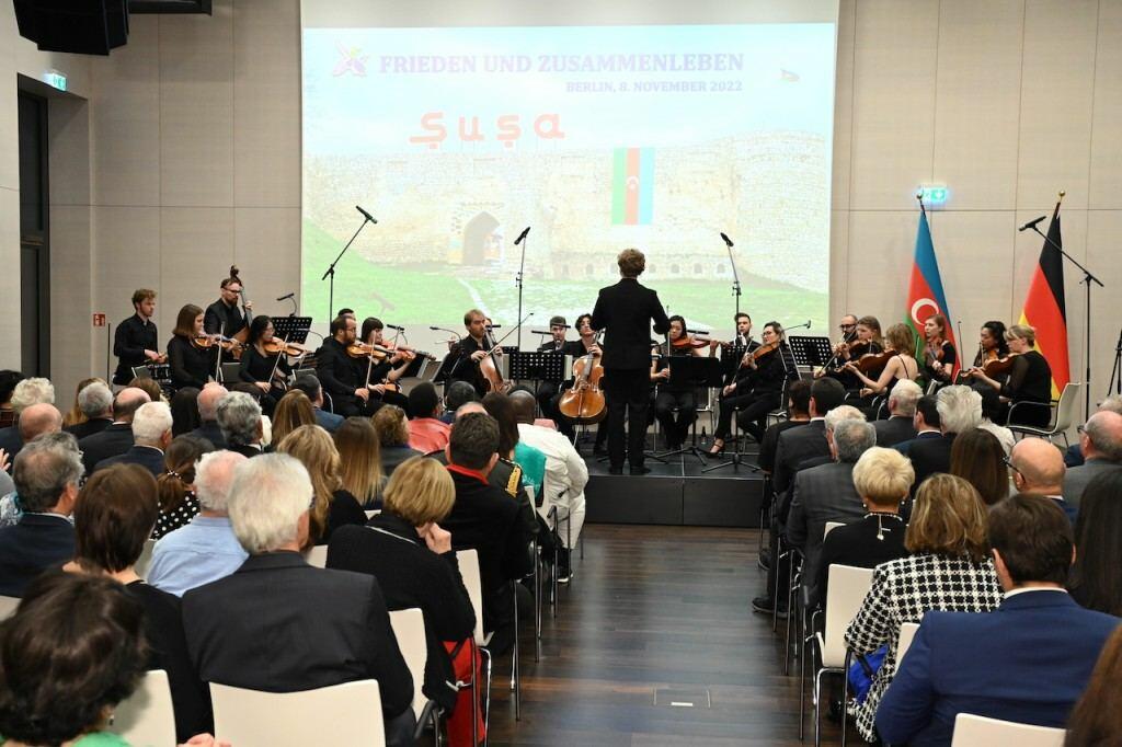 В Берлине прошел торжественный вечер мировой премьеры симфонии Хадиджи Зейналовой "Шуша"