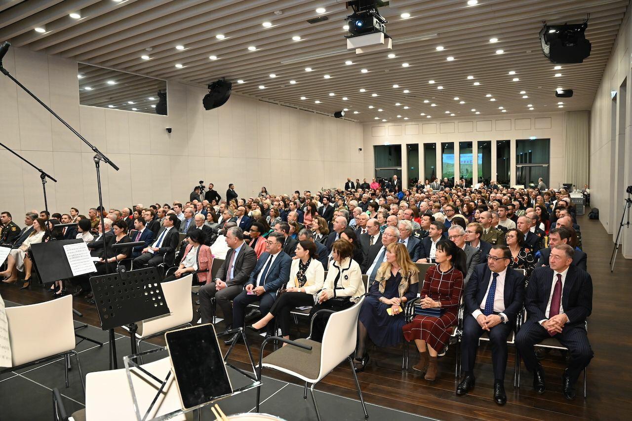 В Берлине прошел торжественный вечер мировой премьеры симфонии Хадиджи Зейналовой "Шуша"