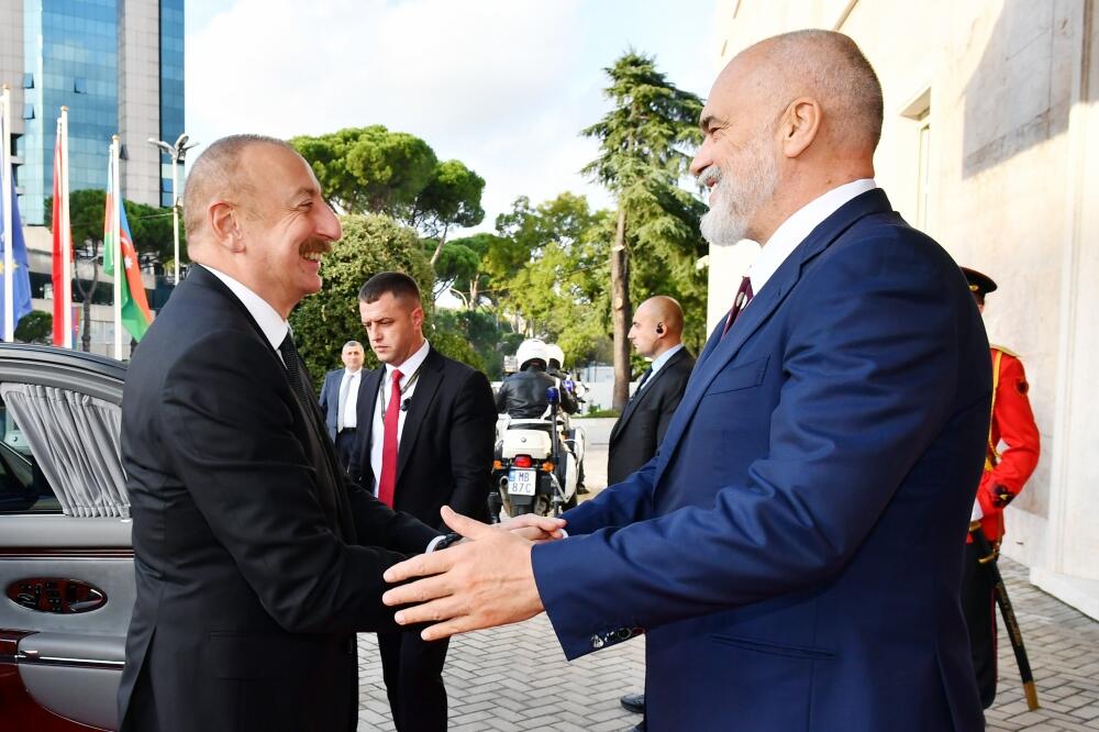 Prezident İlham Əliyevin Albaniyanın Baş naziri Edi Rama ilə təkbətək görüşü olub