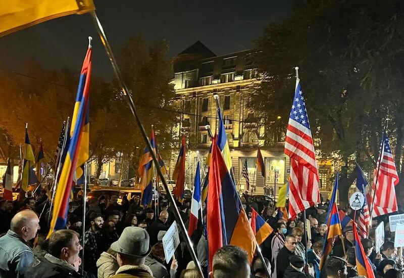 "Россия - вон из Армении!"
