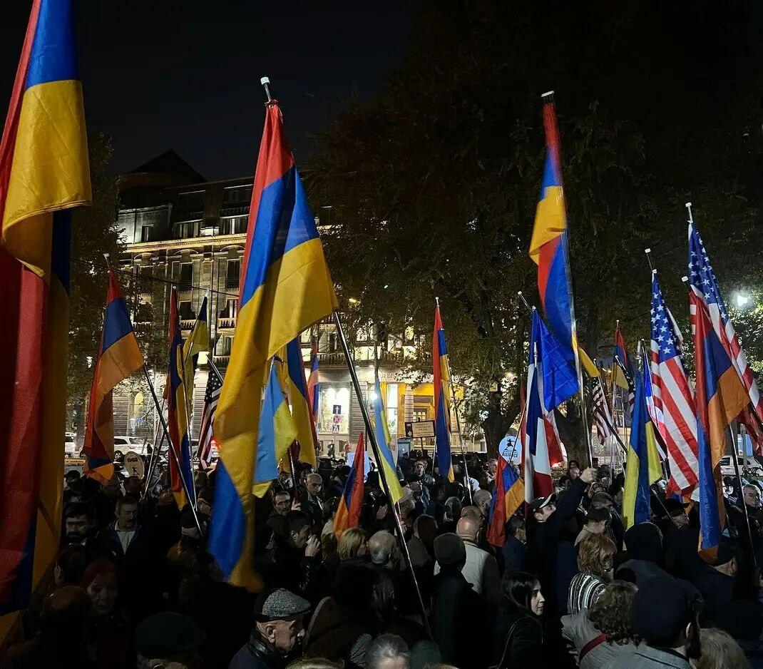 "Россия - вон из Армении!"