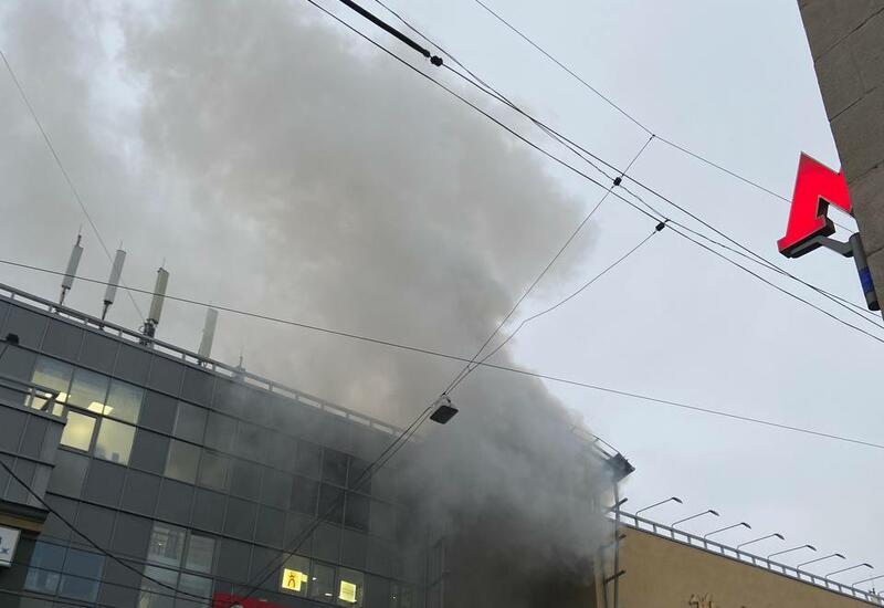 В центре Москвы горит ТЦ