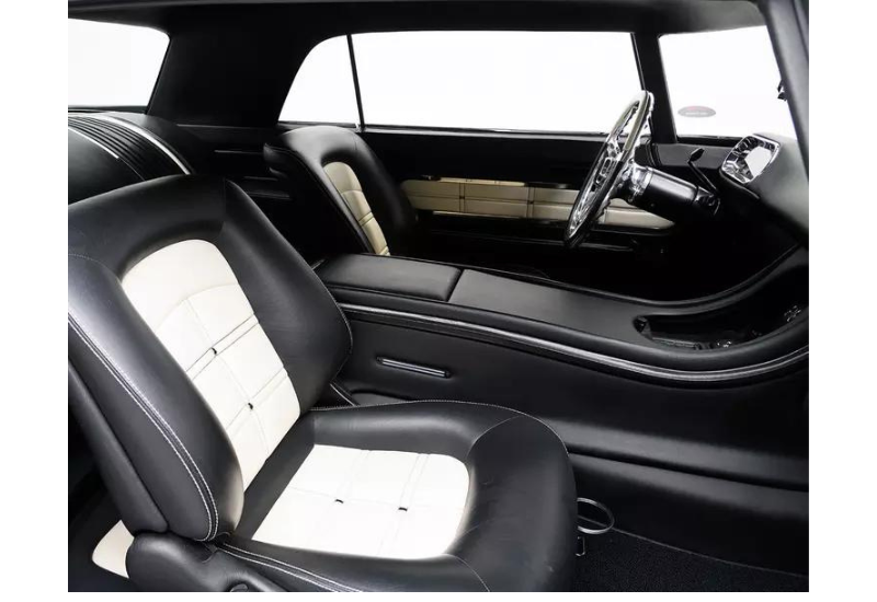 Классический Lincoln Continental превратили в уникальный рестомод