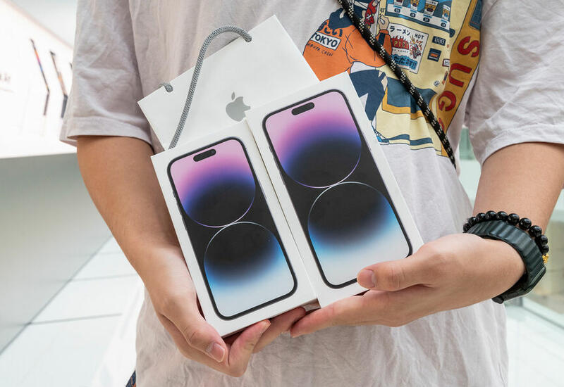 Названа неочевидная польза отказа Apple от зарядных устройств для iPhone