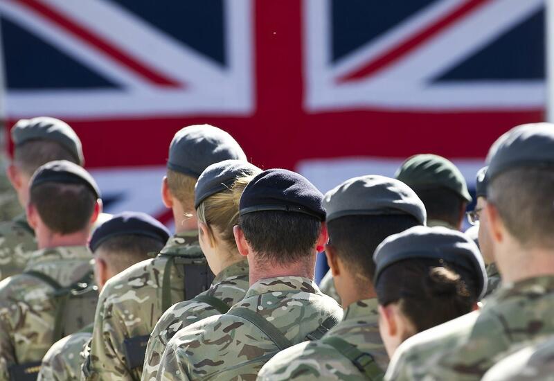 Военных Британии привлекут к работе в больницах