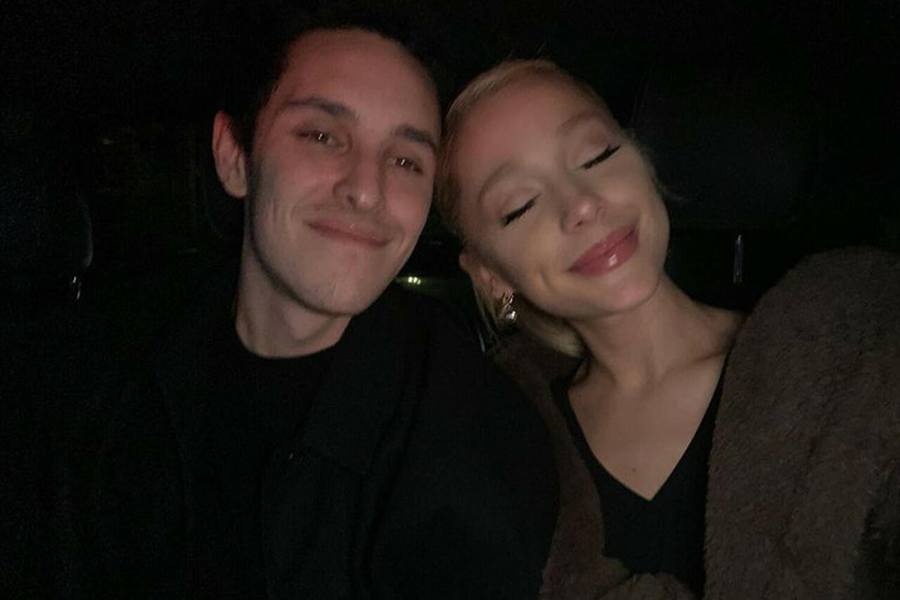 Ариана Гранде показала редкое фото с мужем