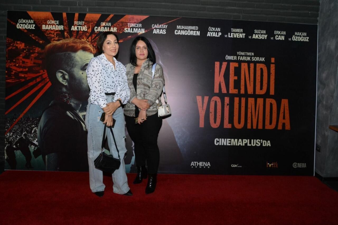 В CinemaPlus показали турецкую комедию "Kendi Yolumda"