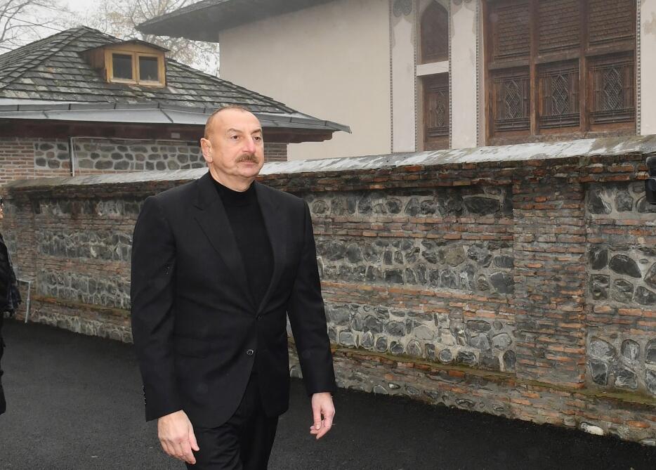 Президент Ильхам Алиев и Первая леди Мехрибан Алиева ознакомились с ремонтно-восстановительными работами на территории Национального историко-архитектурного заповедника "Юхары Баш" в городе Шеки