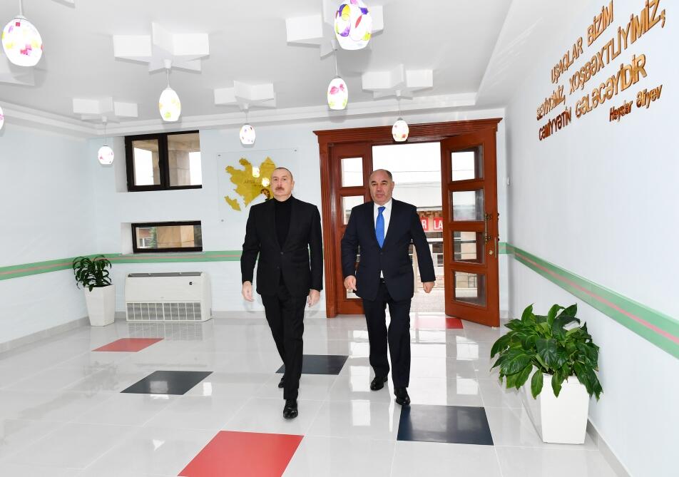Президент Ильхам Алиев принял участие в открытии яслей-детского сада, построенного в Огузе по инициативе Фонда Гейдара Алиева