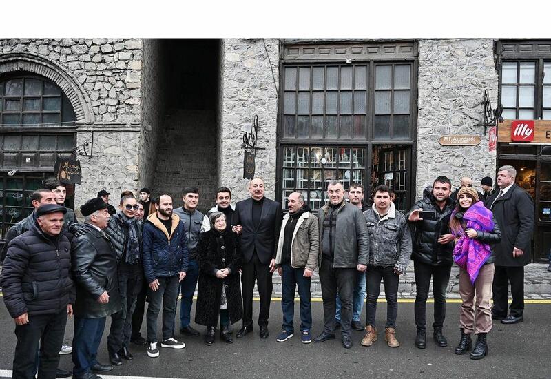 Президент Ильхам Алиев и Первая леди Мехрибан Алиева встретились и побеседовали с жителями города Шеки