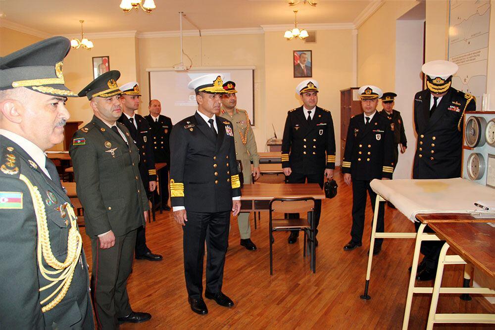 Командующий ВМС Пакистана посетил Военный институт и воинскую часть в Азербайджане