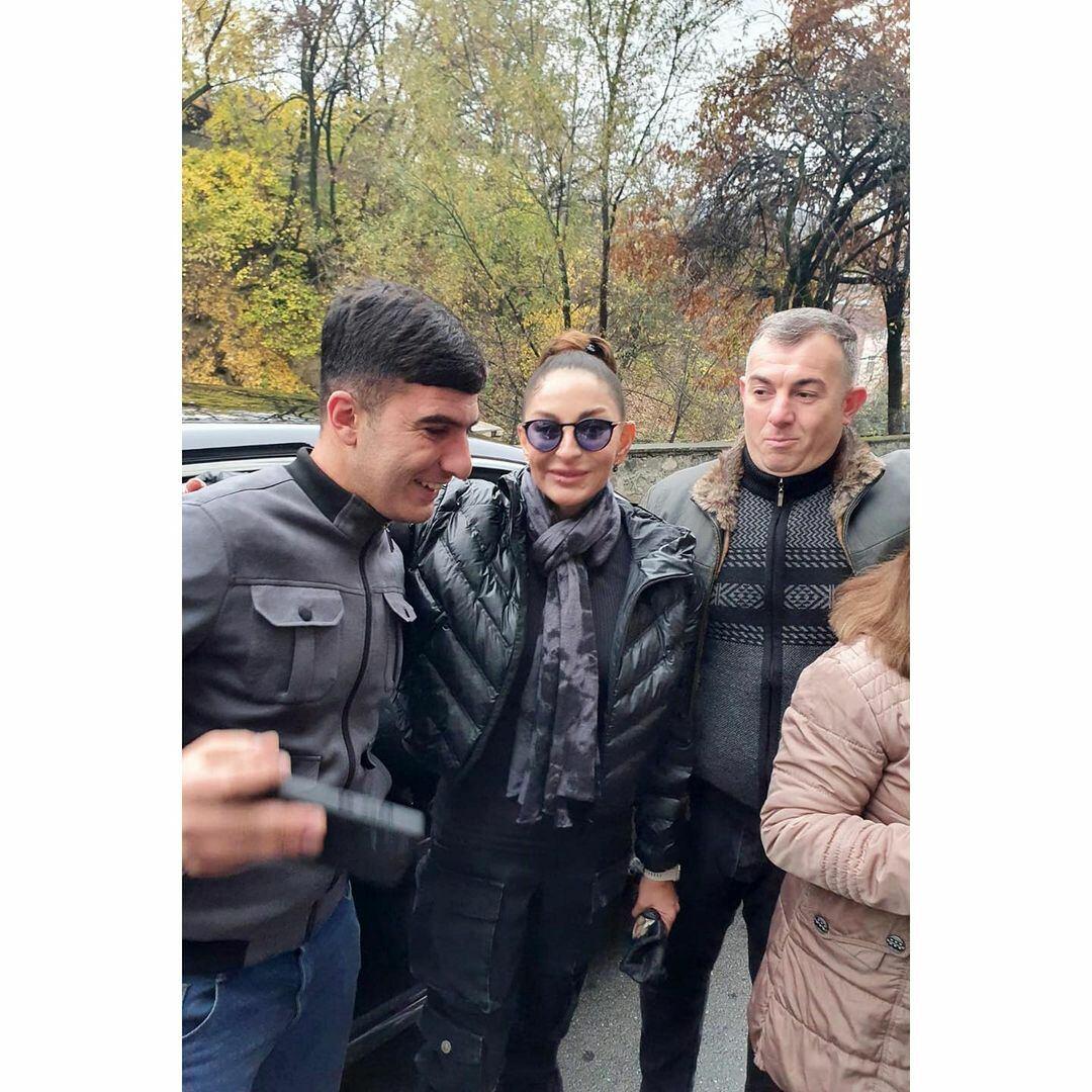 Президент Ильхам Алиев и Первая леди Мехрибан Алиева встретились и побеседовали с жителями города Шеки