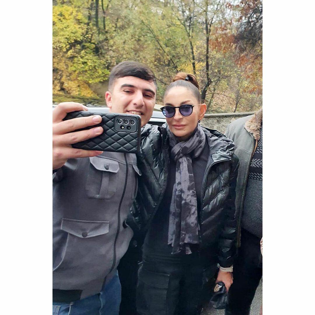 Президент Ильхам Алиев и Первая леди Мехрибан Алиева встретились и побеседовали с жителями города Шеки