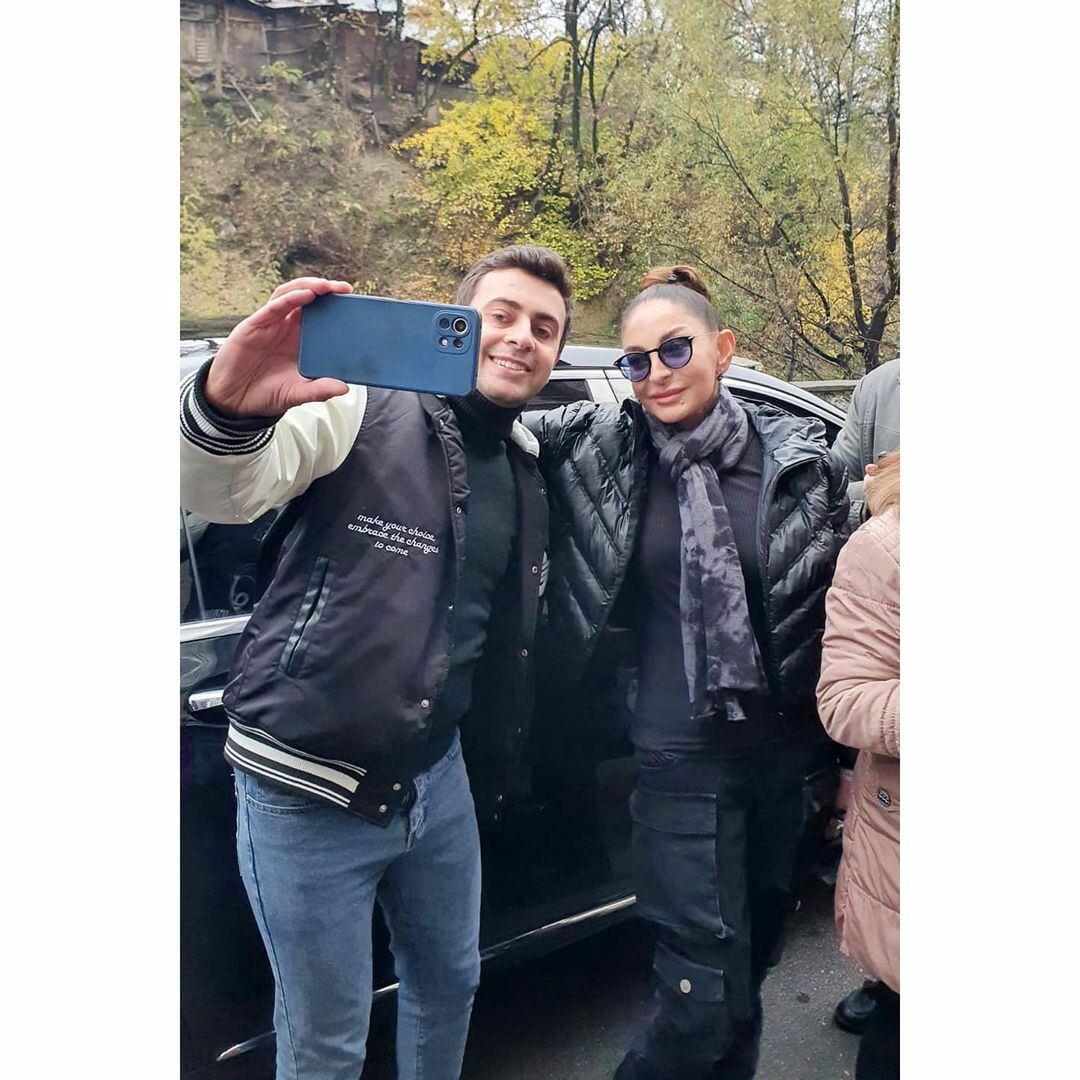 Президент Ильхам Алиев и Первая леди Мехрибан Алиева встретились и побеседовали с жителями города Шеки