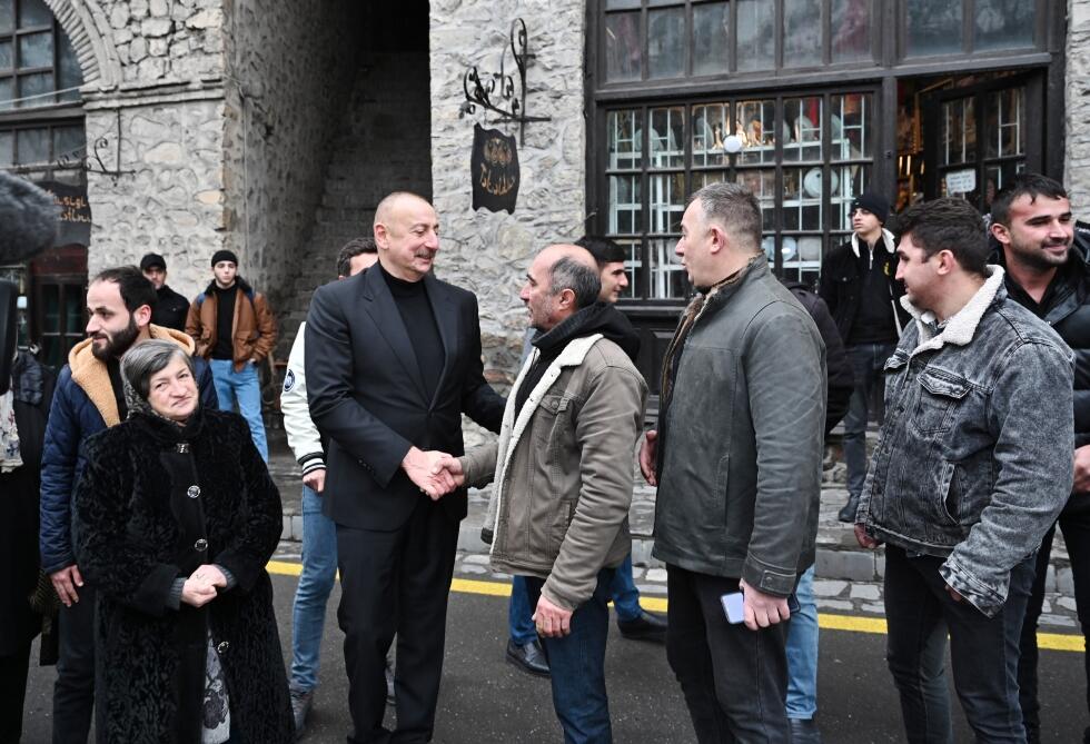 Президент Ильхам Алиев и Первая леди Мехрибан Алиева ознакомились с ремонтно-восстановительными работами на территории Национального историко-архитектурного заповедника "Юхары Баш" в городе Шеки