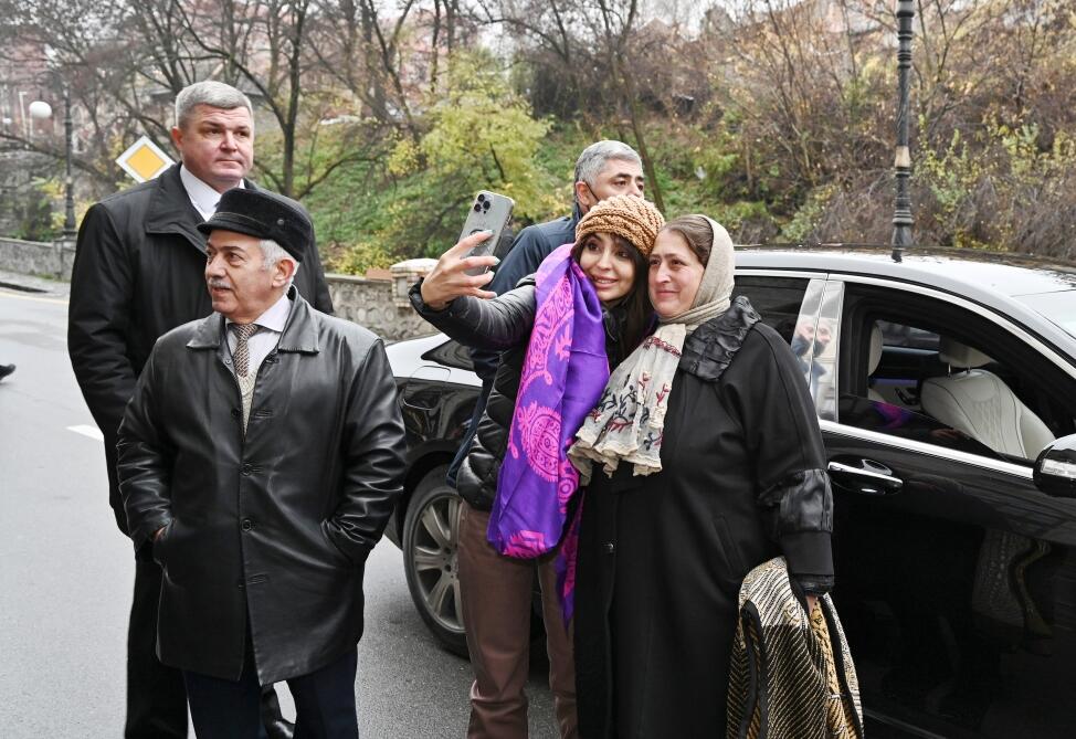 Президент Ильхам Алиев и Первая леди Мехрибан Алиева ознакомились с ремонтно-восстановительными работами на территории Национального историко-архитектурного заповедника "Юхары Баш" в городе Шеки