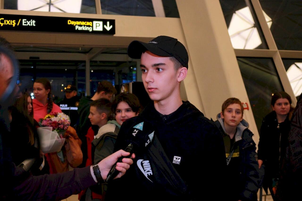 В Баку доставлена группа детей и подростков из Украины