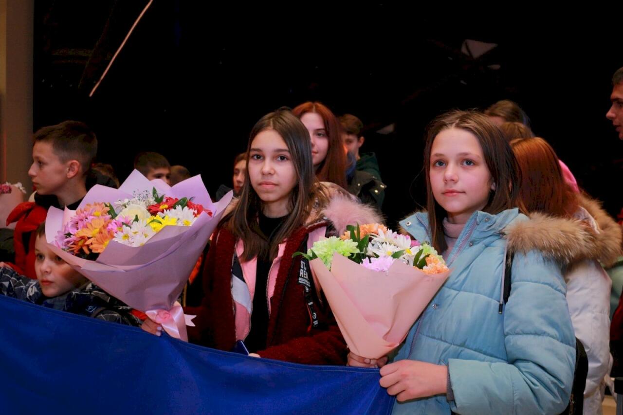 В Баку доставлена группа детей и подростков из Украины