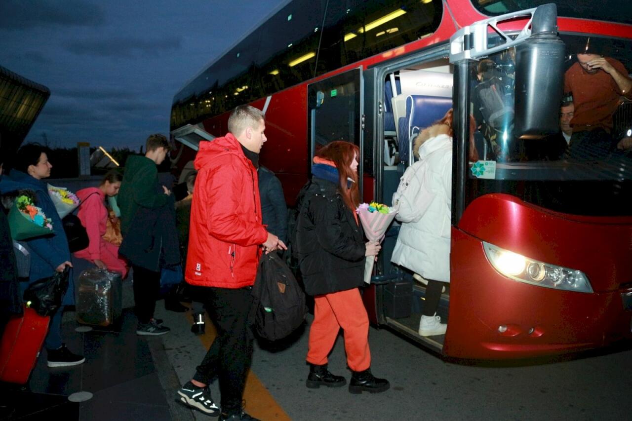 В Баку доставлена группа детей и подростков из Украины