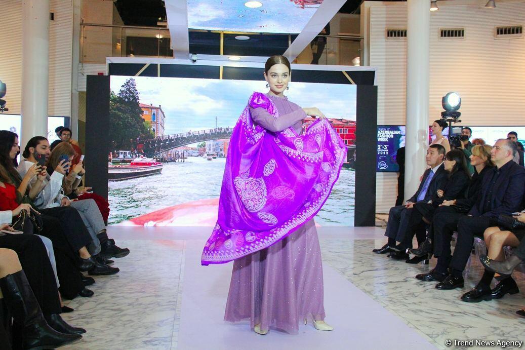 Фахрия Халафова представила коллекцию, посвященную Венеции в рамках Azerbaijan Fashion Week