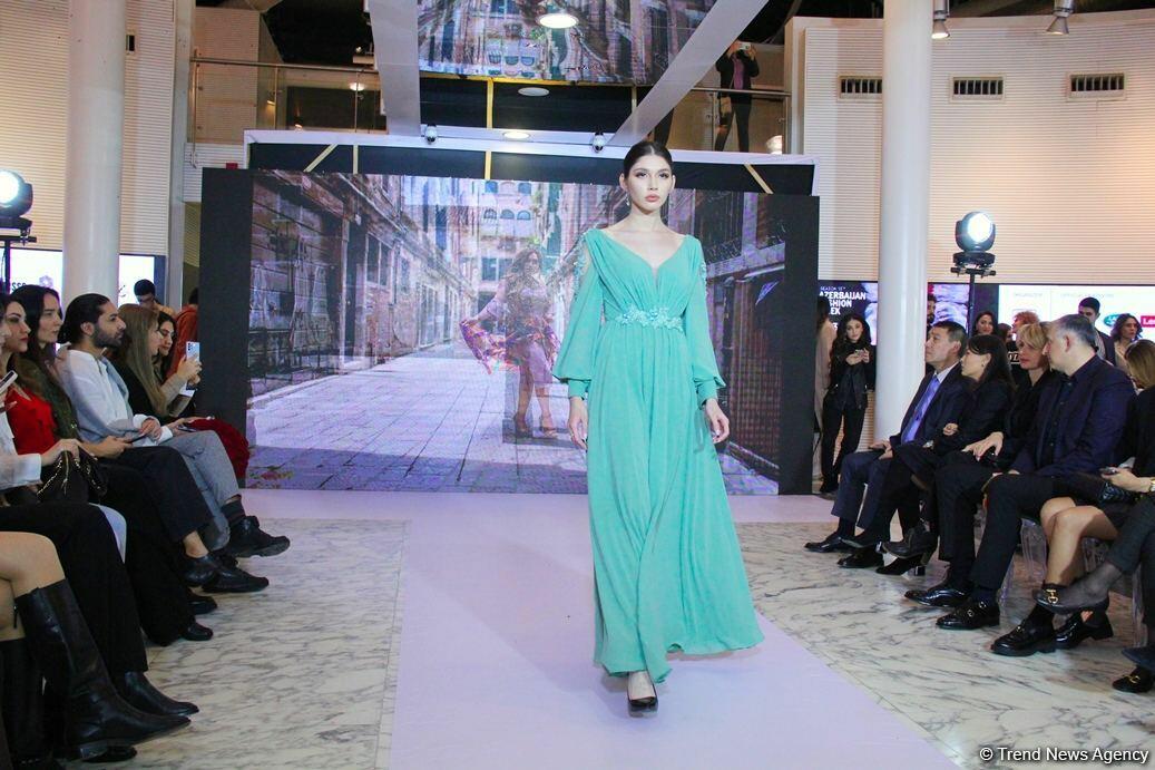 Фахрия Халафова представила коллекцию, посвященную Венеции в рамках Azerbaijan Fashion Week