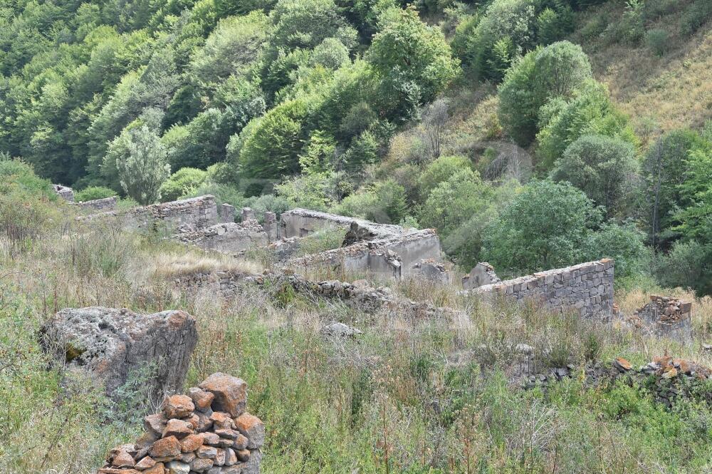 Разрушенное село Армудлу Кяльбаджарского района