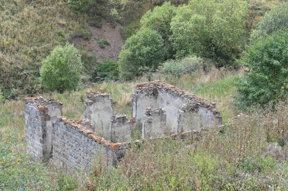 Разрушенное село Армудлу Кяльбаджарского района