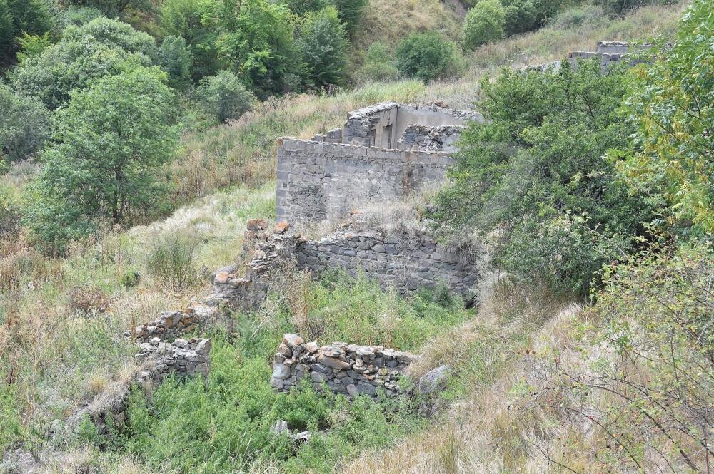 Разрушенное село Армудлу Кяльбаджарского района