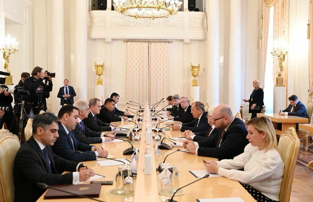 В Москве состоялась встреча глав МИД Азербайджана и России