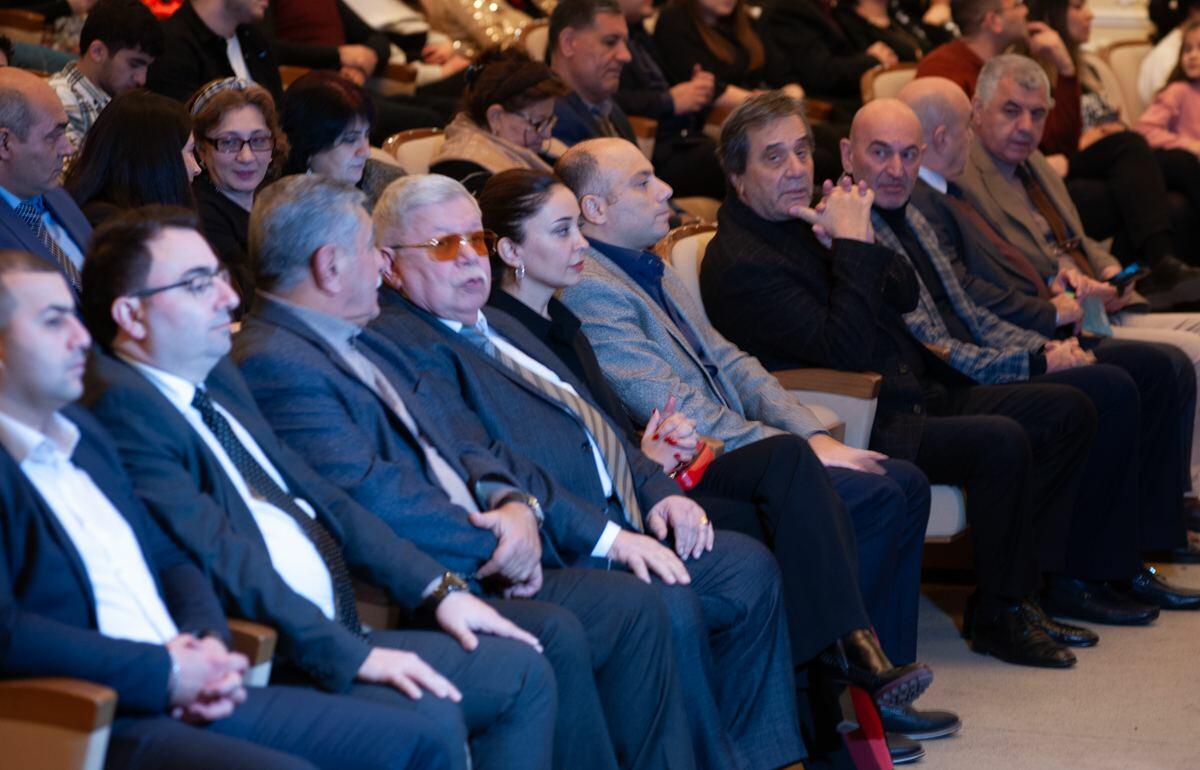 В Баку состоялась премьера спектакля "Хуршидбану Натаван"