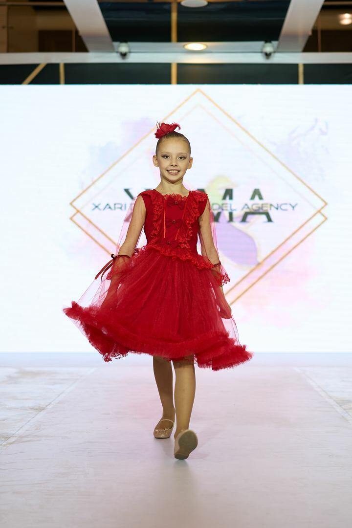 Azerbaijan Fashion Week 2022 – от одеяний кочевников и элегантных хиджабов до волшебной птицы Хумо
