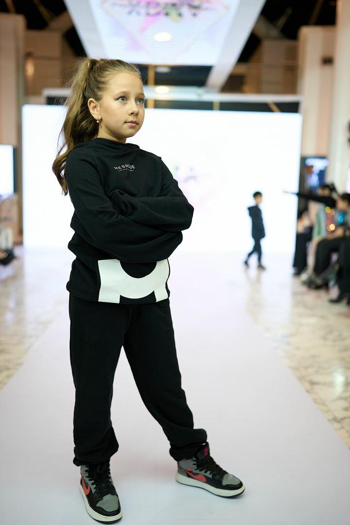 Azerbaijan Fashion Week 2022 – от одеяний кочевников и элегантных хиджабов до волшебной птицы Хумо