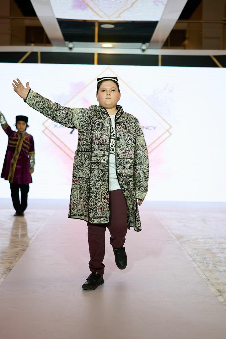 Azerbaijan Fashion Week 2022 – от одеяний кочевников и элегантных хиджабов до волшебной птицы Хумо