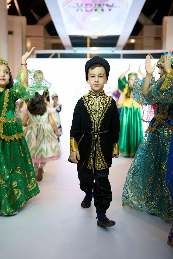 Azerbaijan Fashion Week 2022 – от одеяний кочевников и элегантных хиджабов до волшебной птицы Хумо