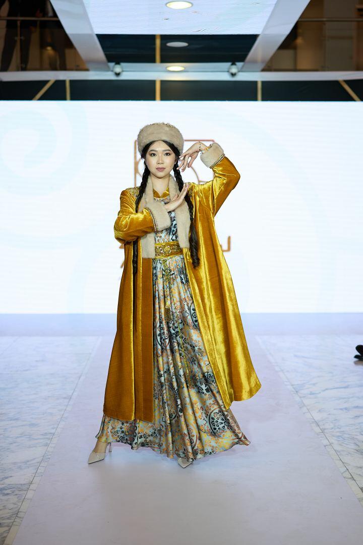 Azerbaijan Fashion Week 2022 – от одеяний кочевников и элегантных хиджабов до волшебной птицы Хумо