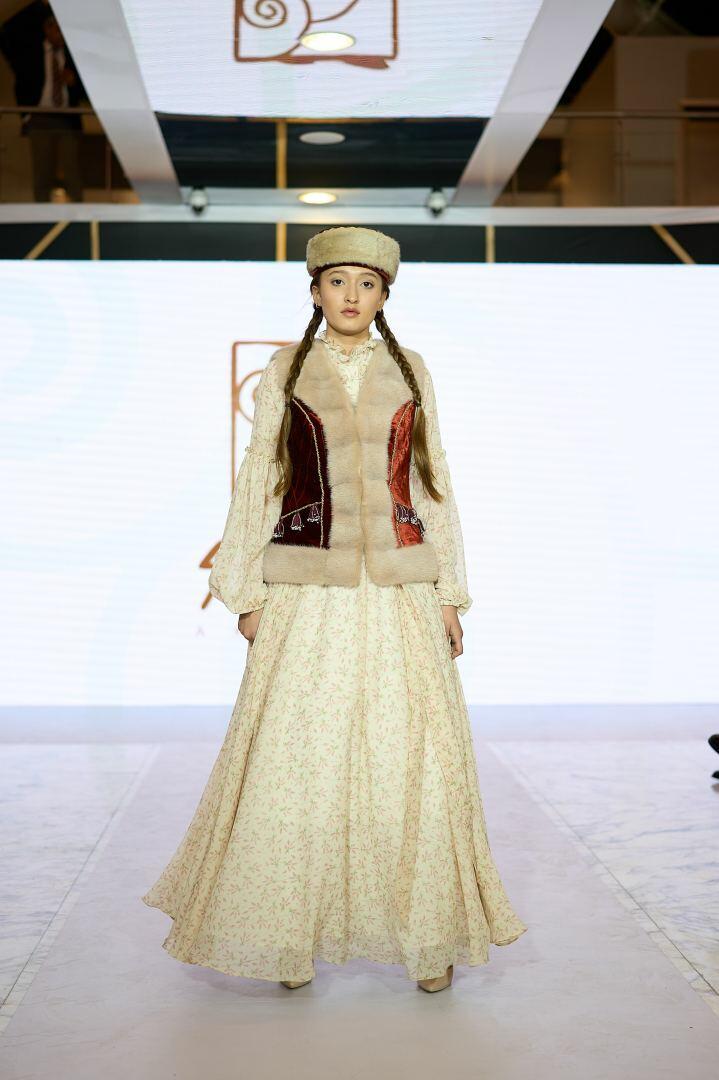 Azerbaijan Fashion Week 2022 – от одеяний кочевников и элегантных хиджабов до волшебной птицы Хумо