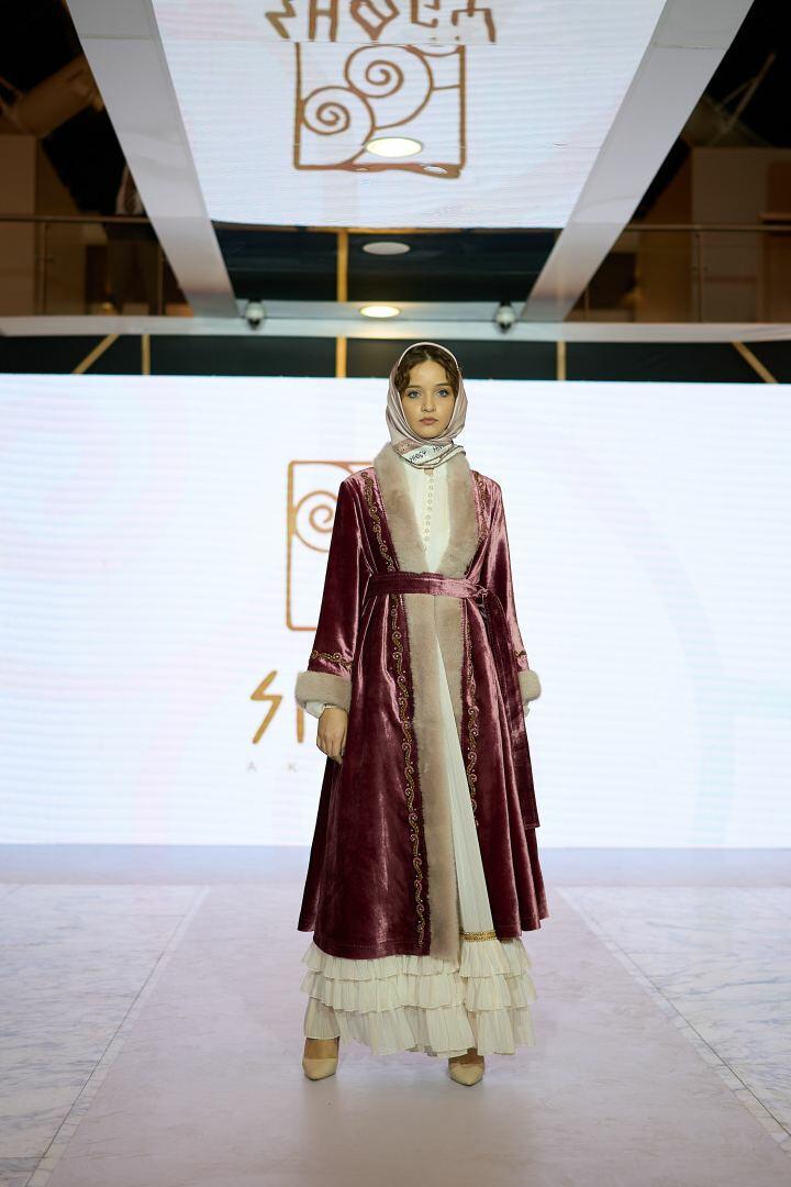 Azerbaijan Fashion Week 2022 – от одеяний кочевников и элегантных хиджабов до волшебной птицы Хумо