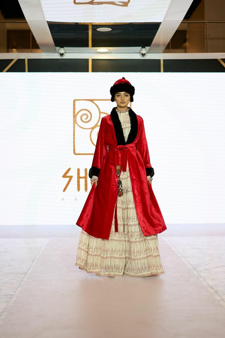 Azerbaijan Fashion Week 2022 – от одеяний кочевников и элегантных хиджабов до волшебной птицы Хумо
