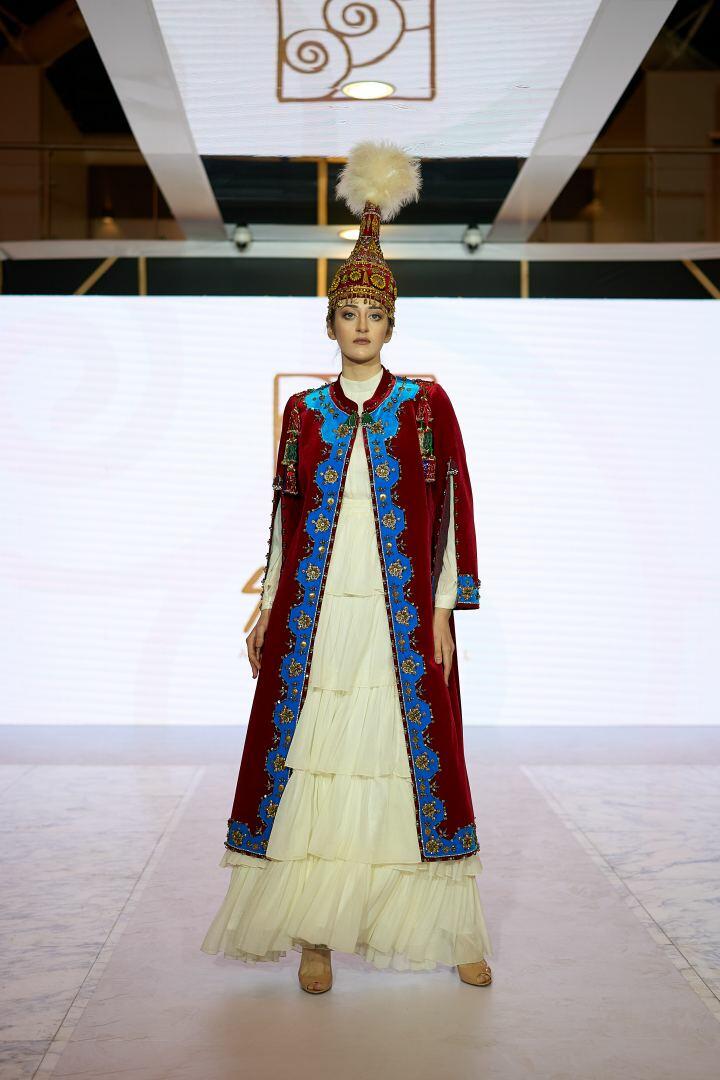 Azerbaijan Fashion Week 2022 – от одеяний кочевников и элегантных хиджабов до волшебной птицы Хумо