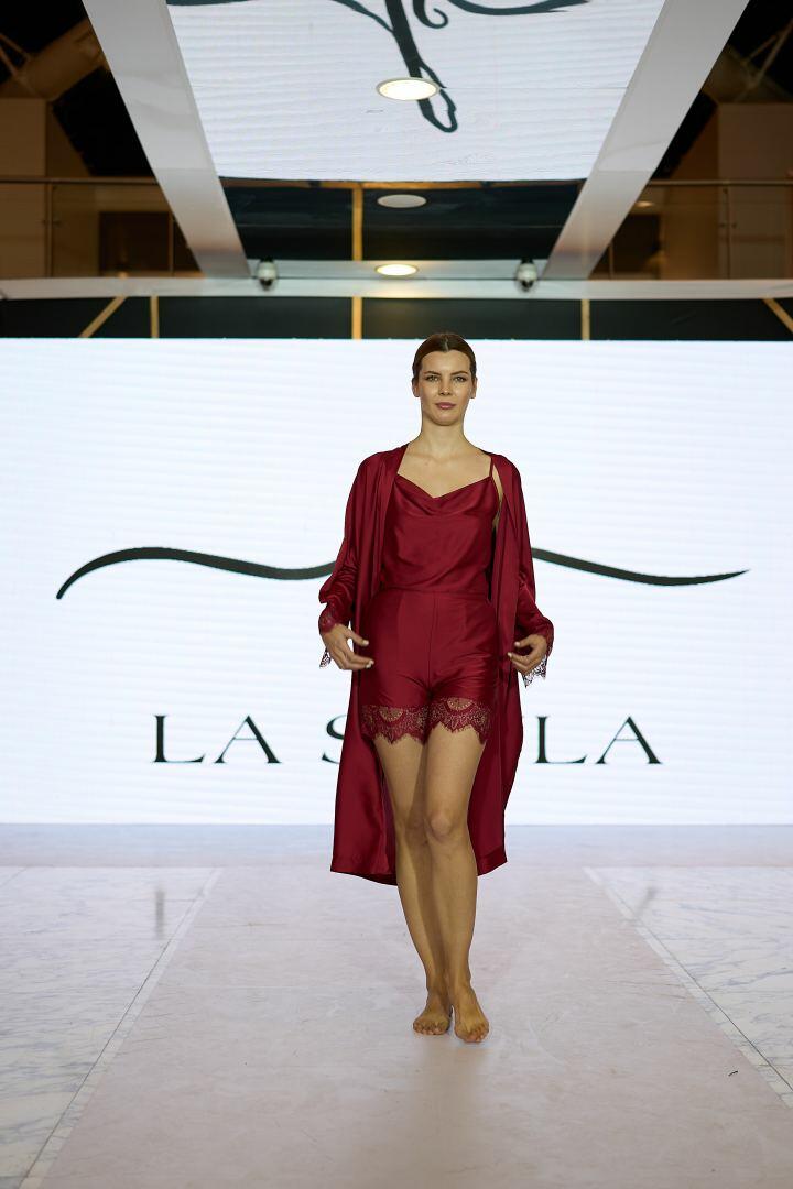Azerbaijan Fashion Week 2022 – от одеяний кочевников и элегантных хиджабов до волшебной птицы Хумо