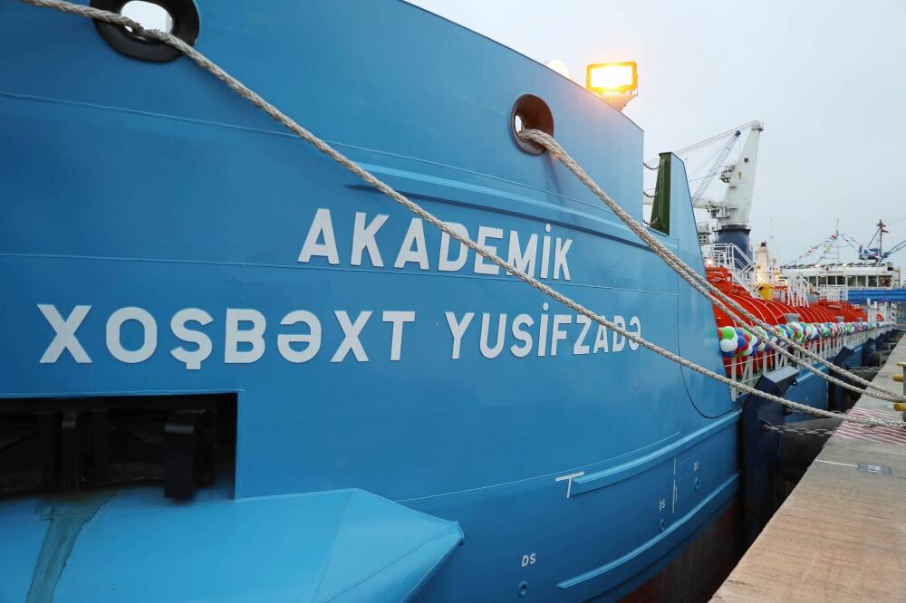 Президент Ильхам Алиев принял участие в церемонии сдачи в эксплуатацию танкера "Академик Хошбахт Юсифзаде"