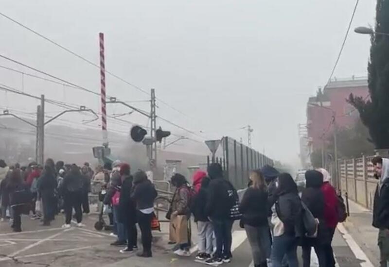 Более 150 человек пострадали при столкновении поездов в Испании