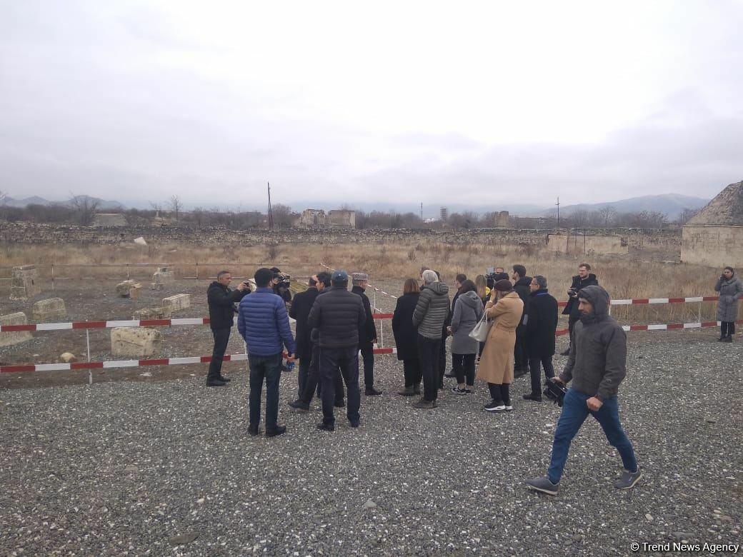 Руководство ИКОМОС и зарубежные эксперты по культурному наследию посетили Карабах