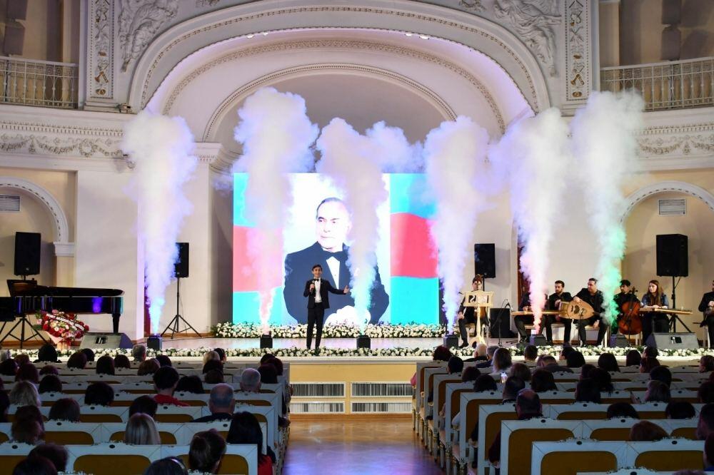 Filarmoniyada Heydər Əliyevin anım gününə həsr olunmuş tədbir keçirilib