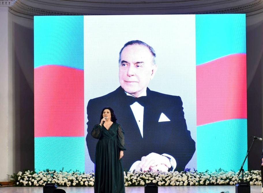 Filarmoniyada Heydər Əliyevin anım gününə həsr olunmuş tədbir keçirilib