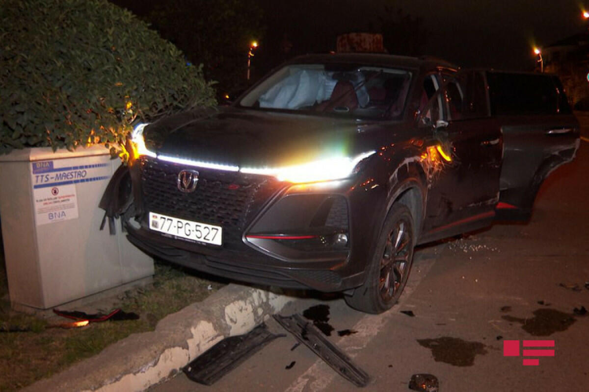 В Баку столкнулись два автомобиля,