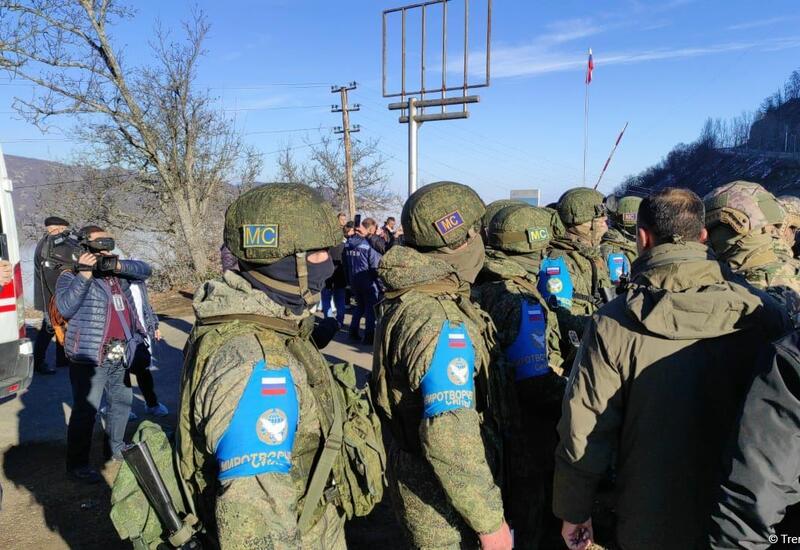 Миротворцы РФ и представители Азербайджана проводят переговоры