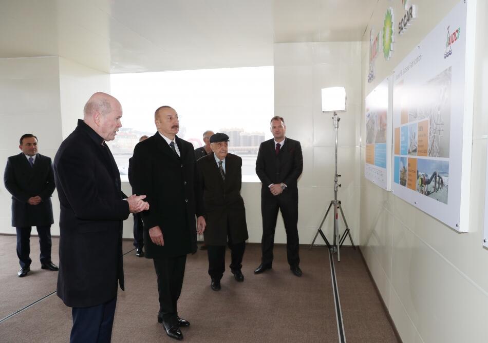 Президент Ильхам Алиев принял участие в церемонии отправки в море опорного блока платформы «Центральный Восточный Азери»