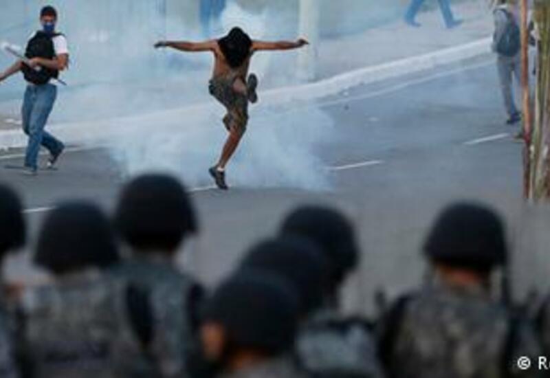 В Бразилии продолжаются жестокие столкновения протестующих