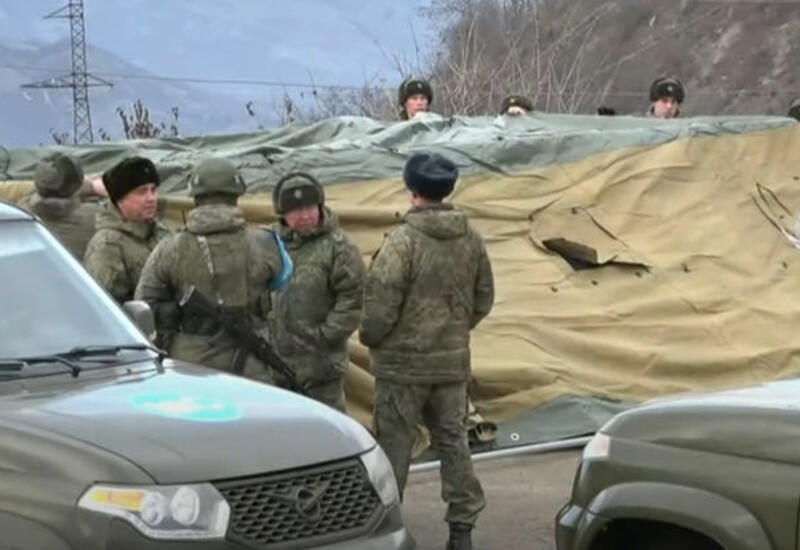 Sülhməramlıların üzərindəki iriçaplı silahlar diqqət çəkir